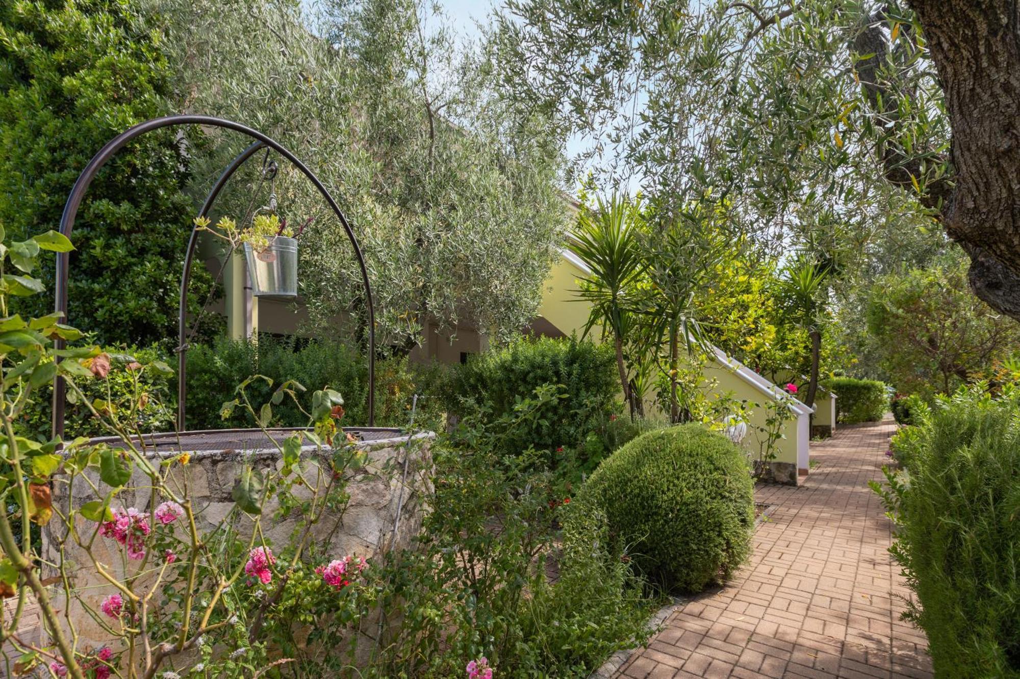 Residence Villa Le Macine Vieste Buitenkant foto